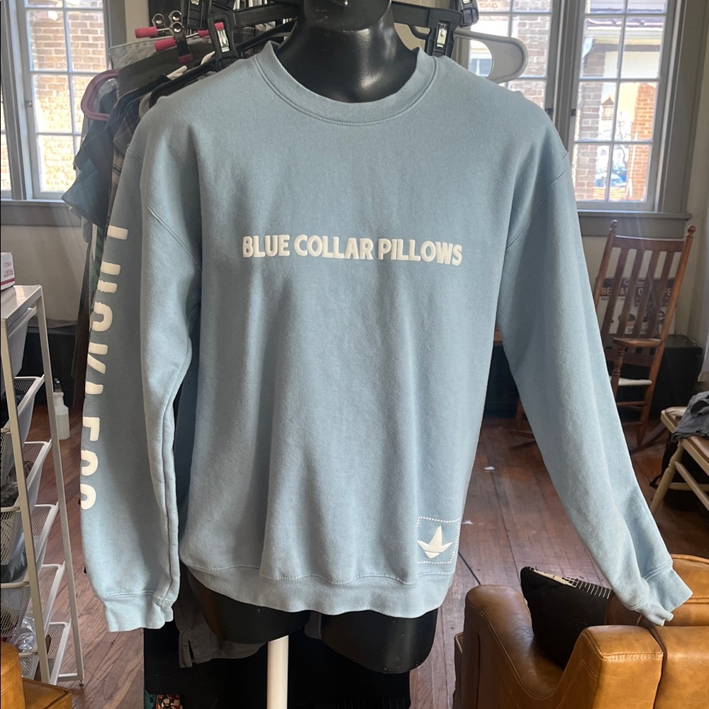 Luckless Outfitters|Blue Collar Pillows sweatshirt women’s M